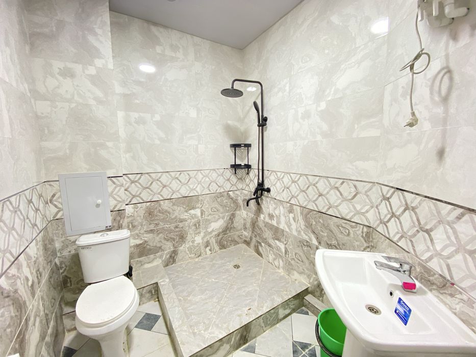 Afsonalar vodiysi 3-qavat yaqinida bogʻcha, maktab, masjid joylashgan