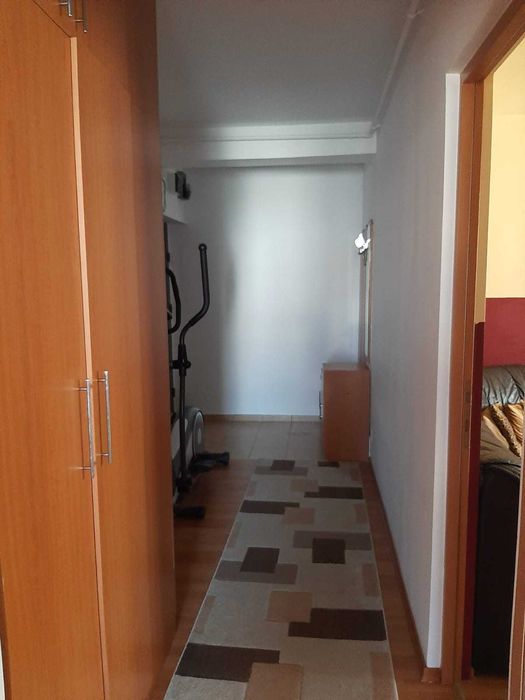 Închiriez apartament