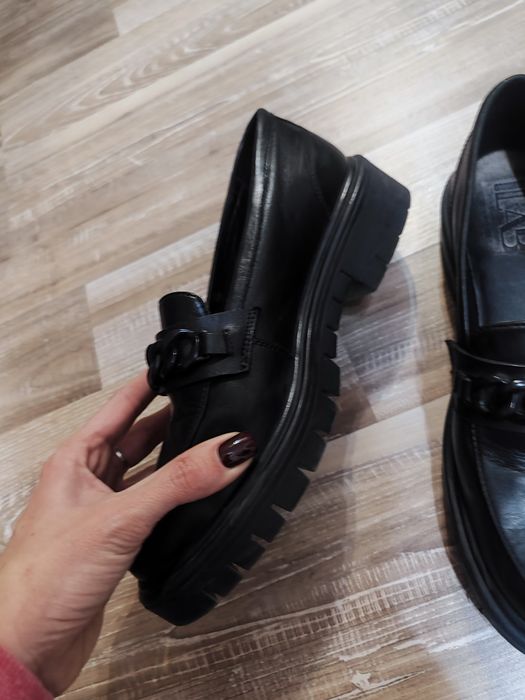 Лоуфъри в черен цвят.