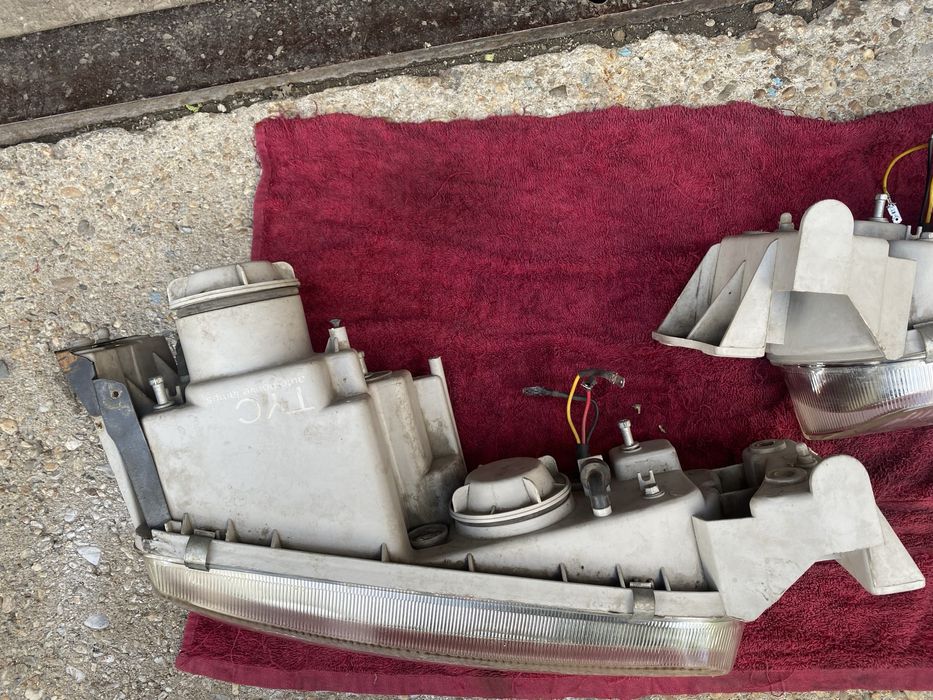 Продам фары на Mazda