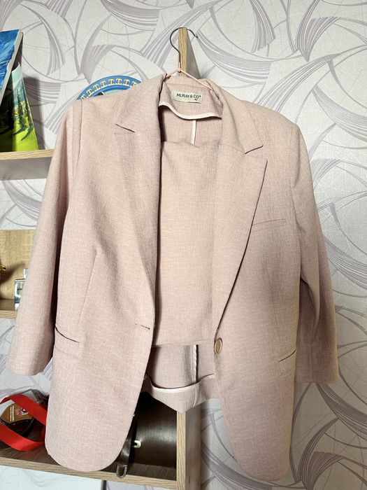 Костюмы с юбками летние