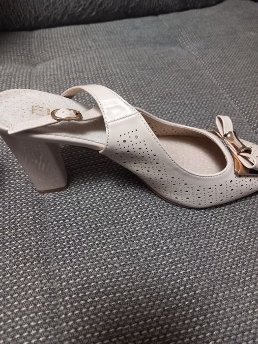 Дамски обувки, цвят бежов, летни