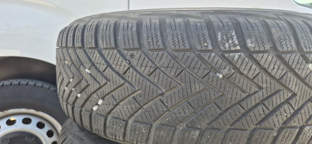 Зимни гуми с джанти 16" 215/65