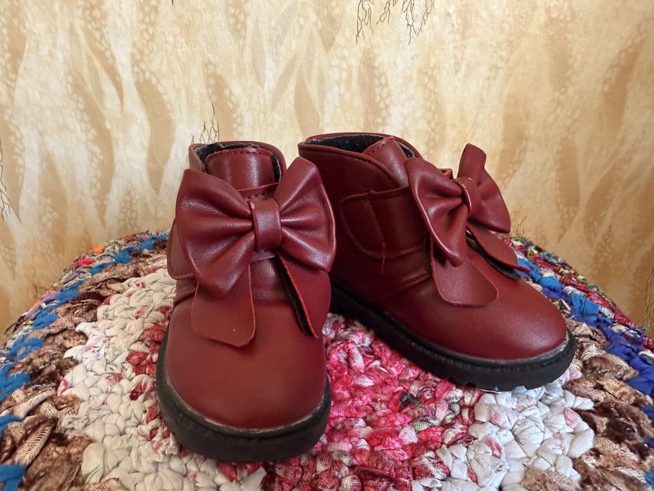 Продам обувь на девочку и мальчика