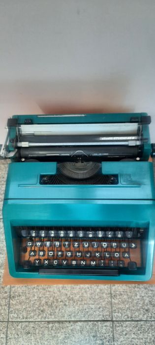 Mașină de scris Olivetti Studio 45