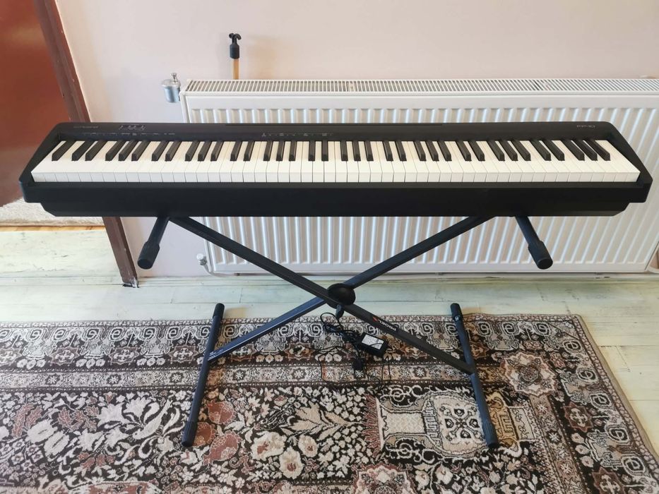 Продавам електронно пиано Roland FP10