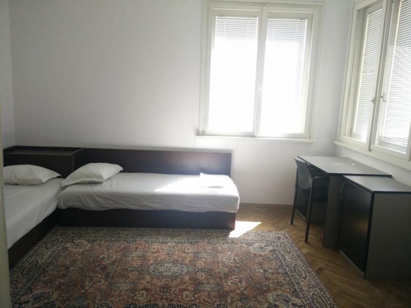 Дава се под наем Тристаен апартамент в Бургас, Център - 100 кв.м за 448.8 € - Снимка #3