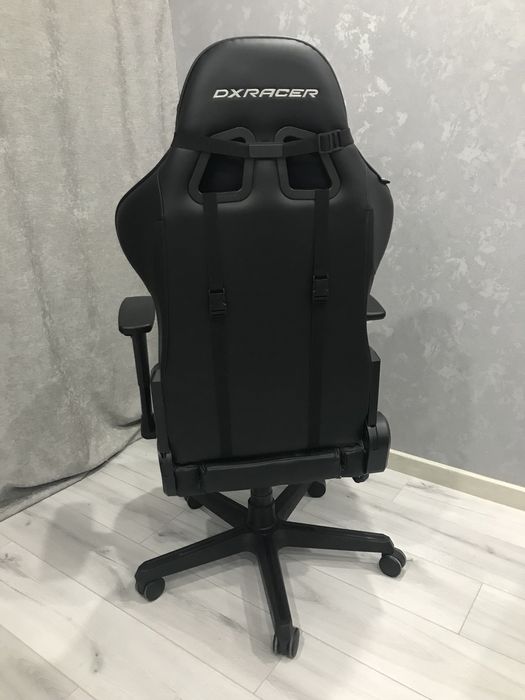 Игровое кресло Dxracer