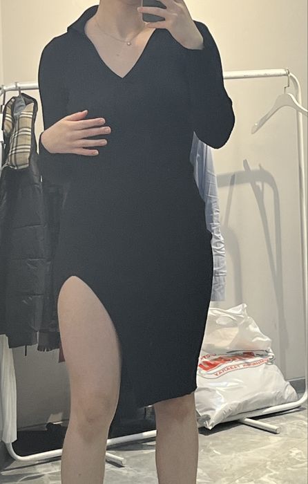 Черное Платье с Вырезом