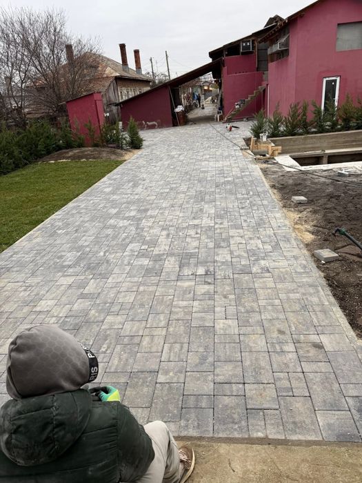 Montaj pavele,borduri,bransamente apa,canal,fose,gazon,sapaturi manual