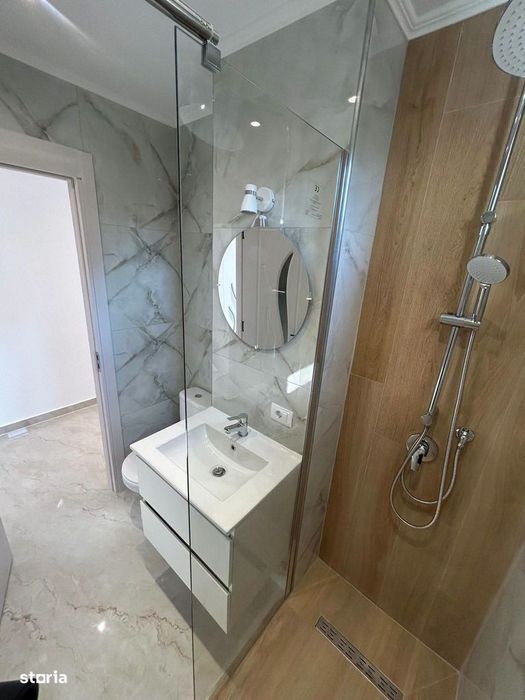 De vanzare apartament cu 2 camere, etajul 2, renovat, zona Roman Voda