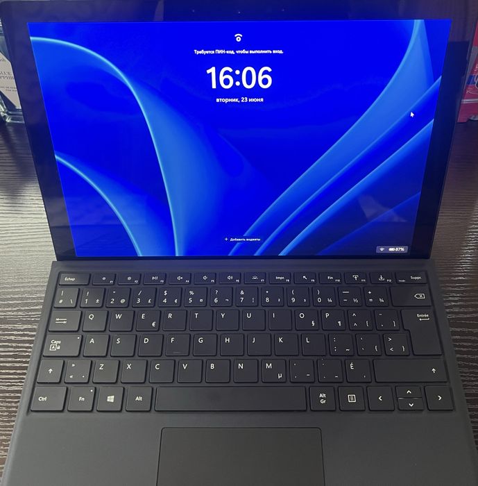 Microsoft Surface Pro 7 / i5-1035G4 / 8GB RAM / Windows 11 Pro