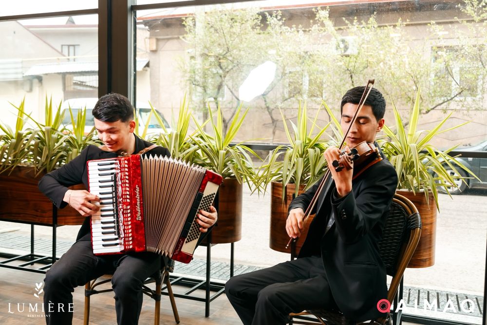 Музыканты  "Скрипач и Аккордеонист" (дуэт)