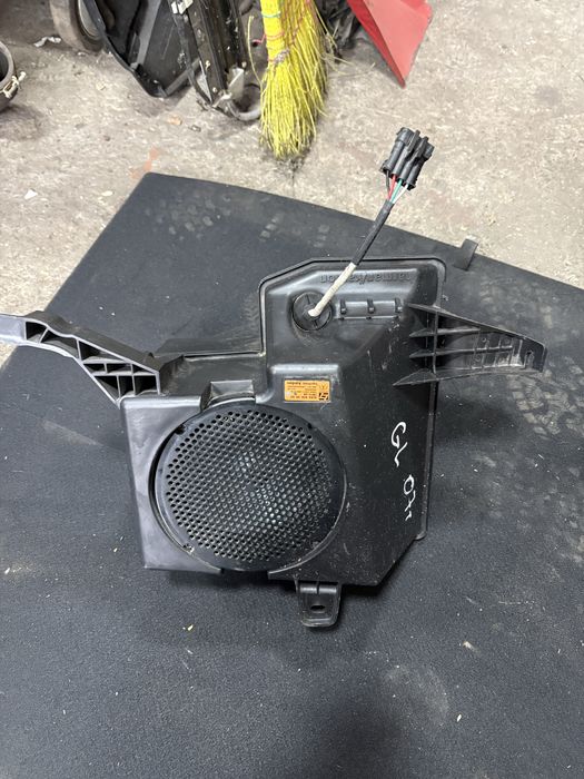 Mercedes GL  2007 година Субуфер Harman  Kardon