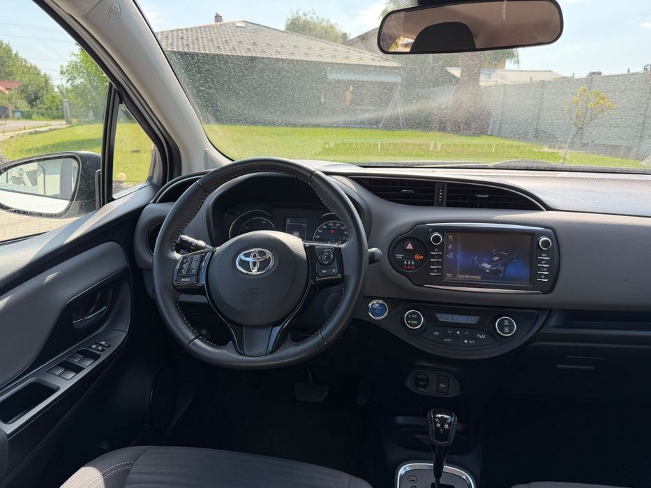 Toyota Yaris facelif 1.5 benzina / Hybrid /2018/Front, Line assist/Camera/Navi/Clima