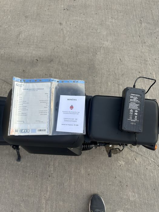 Scuter electric fără carnet, înmatriculat