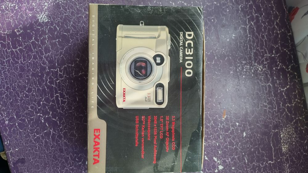 Фотоапарат Ехакта с камера