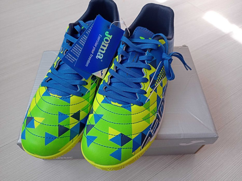 Joma номера 35 и 36 маратонки за зала код 1130