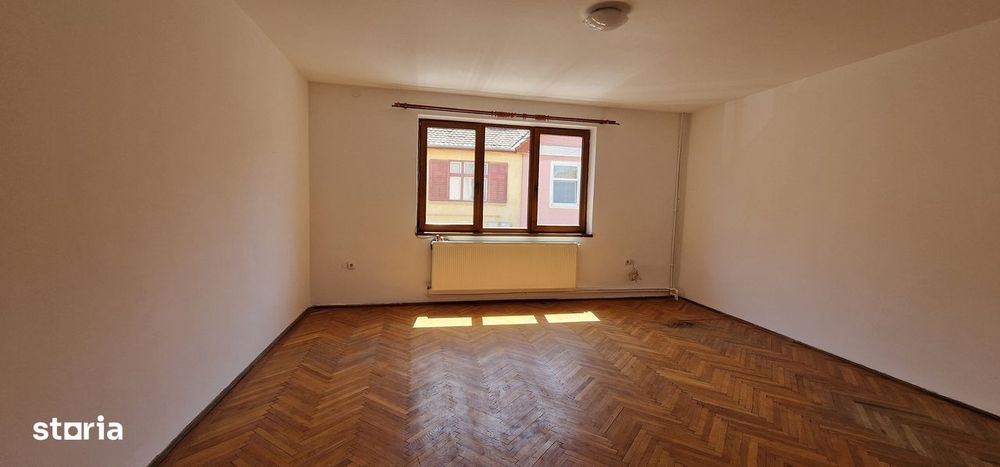 Casa 210 mp, tip duplex, 300 mp curte libera, zona Trei Stejari