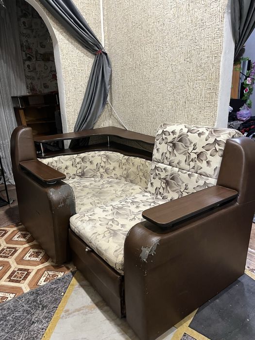 Отдам мягкий уголок от дивана