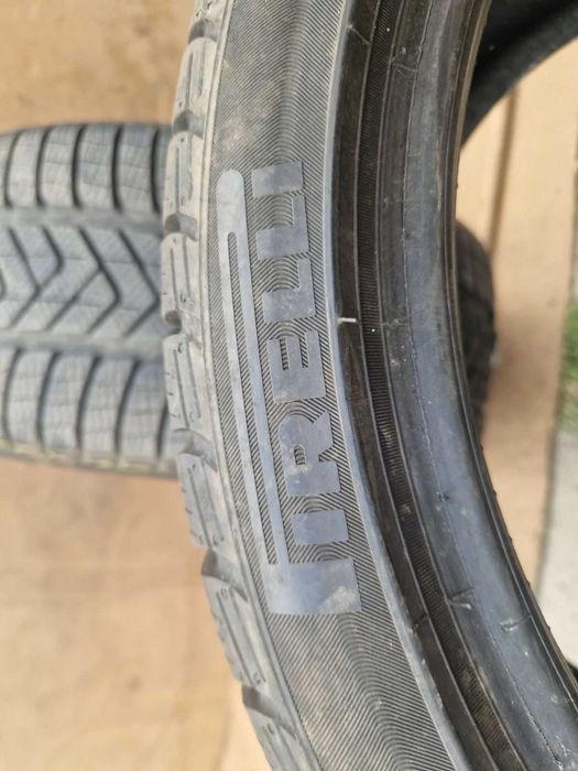 2 Pirelli R18 255/35 Зимни гуми  DOT3516