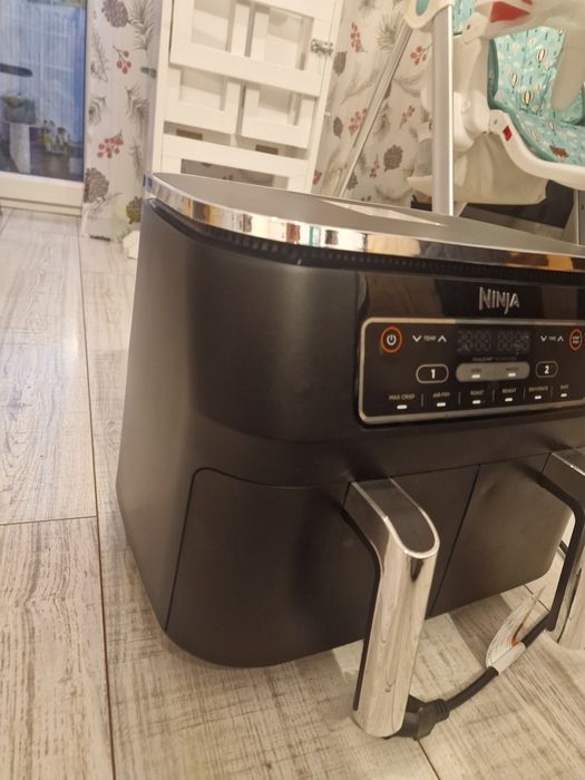 Airfryer Ninja AF300EU, 2470W, 7.6L ,dublu, ca nou.