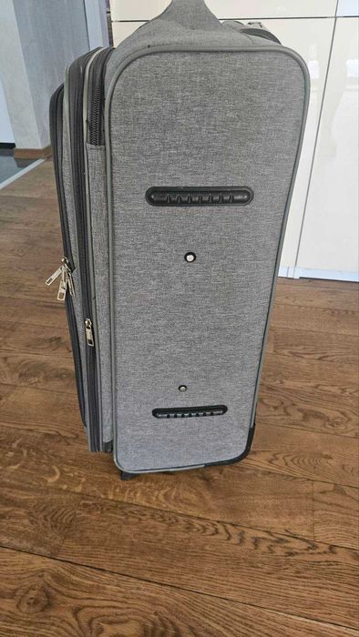 Куфар XXL размер /75/49/25 см,допълнително  разширение,плат с колелца