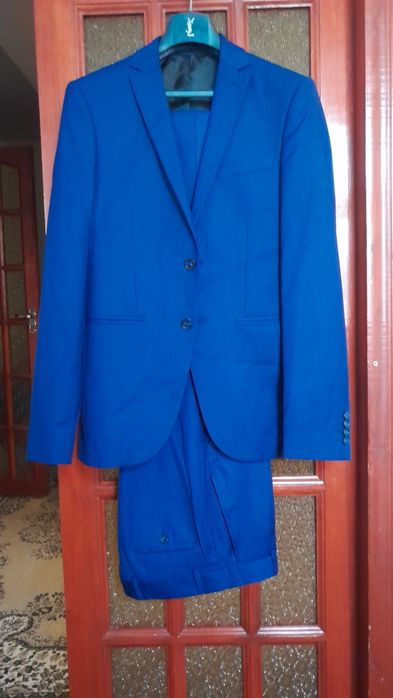 Школьный костюм .