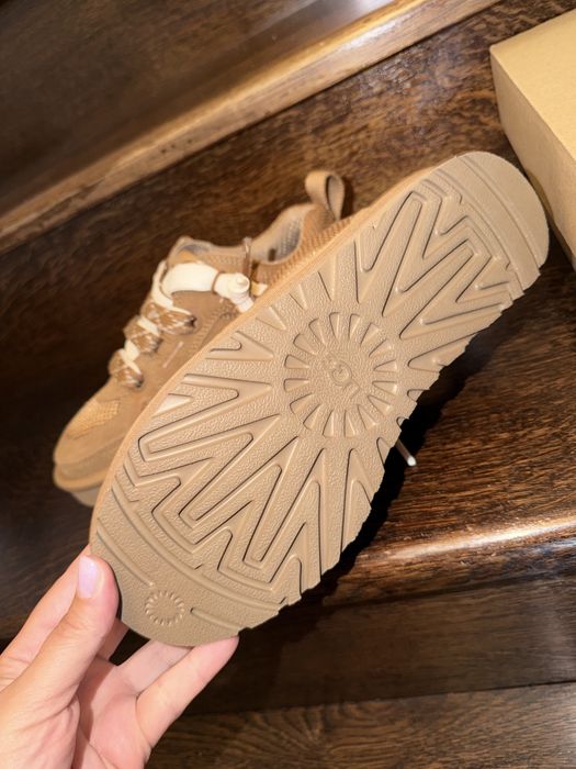 Vand adidasi UGG noi