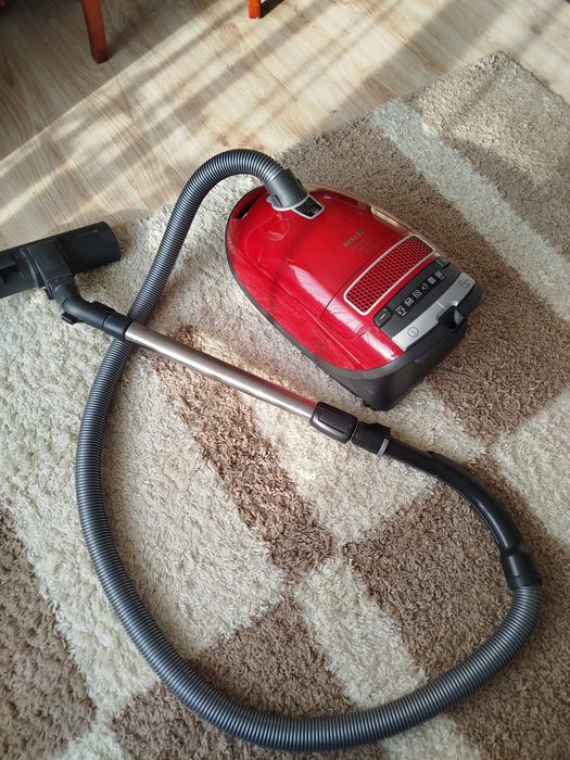 Прахосмукачка Miele c3