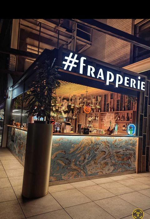 Vand bar mobil inclusiv mobilier