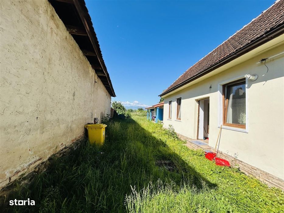 Casa individuala cu 2 corpuri de cladire si teren 625 mp