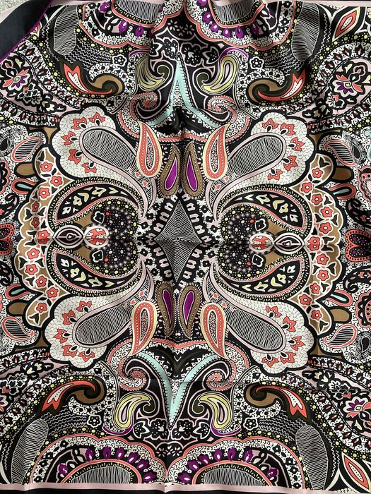 Chanel Valentino Gucci Balmain Joop Оригинални копринени шалове