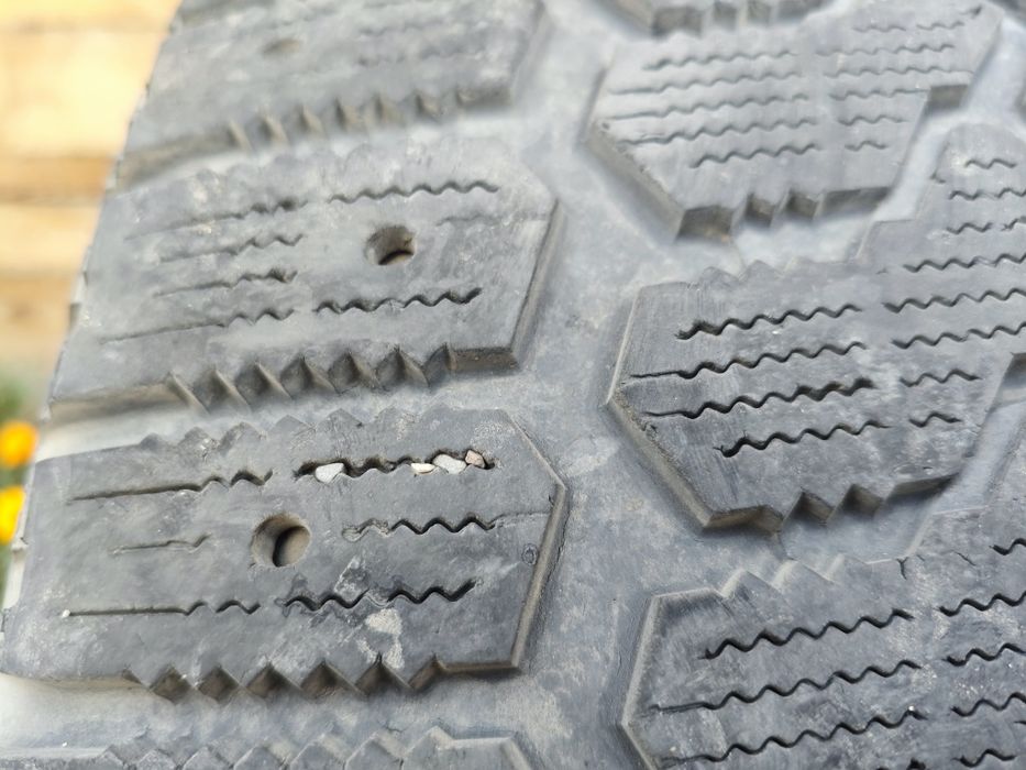 Продам зимние шины 285/50R20