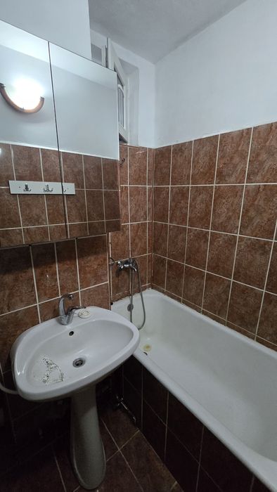 Inchiriez apartament cu 2 camere