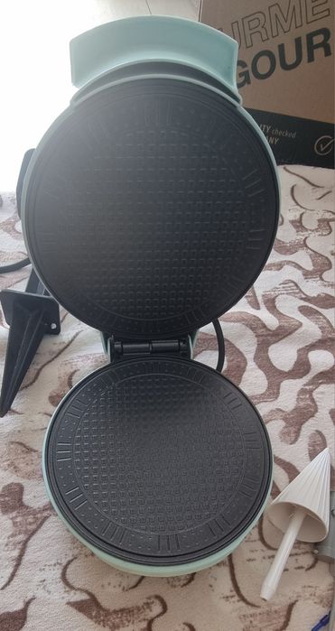 Гофретник Cooking 700w