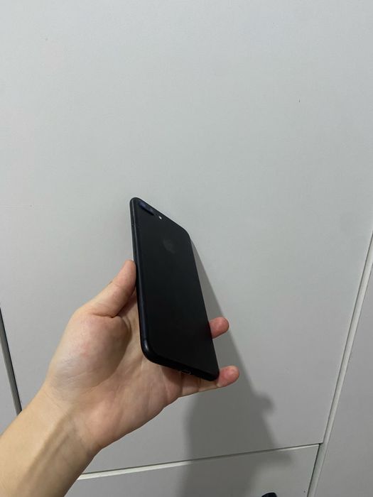 Айфон 7+  саталады