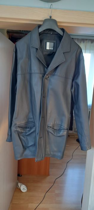 Продавам кожено яке.
