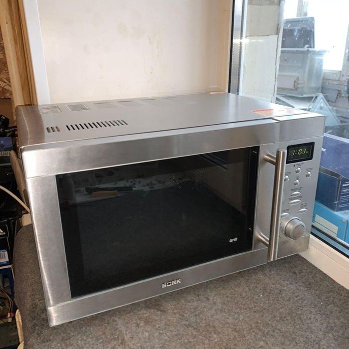 Продам микровалновую печь полностью в рабочем состоянии без минусов