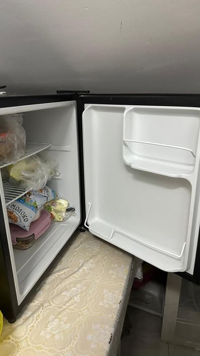 Продам 2 мини холодильника