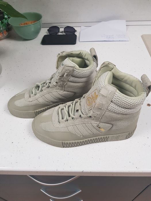 Vand adidasi in stare foarte buna