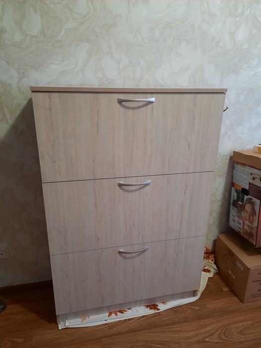 Продам обувницу.