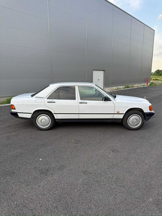 Mercedes 190E ( 1988 )