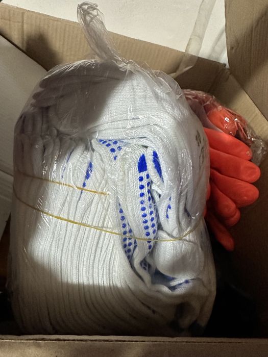 Однаразка перчатка.