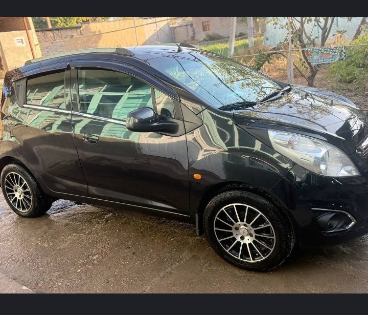 Продаю срочно Спарк Черный 2012 года в отличном состоянии.Уступка есть