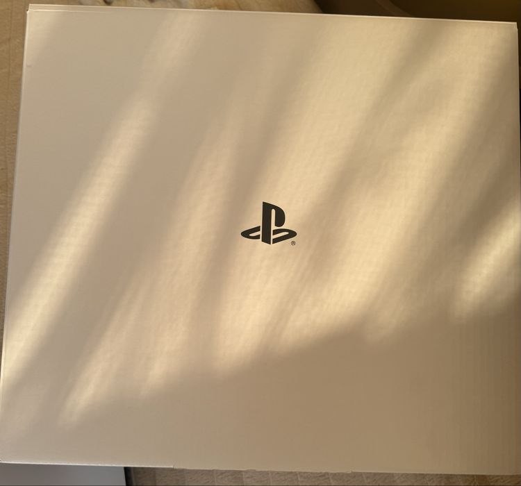 SONY  PS 5 Standart/Disk Edition 825 GN
