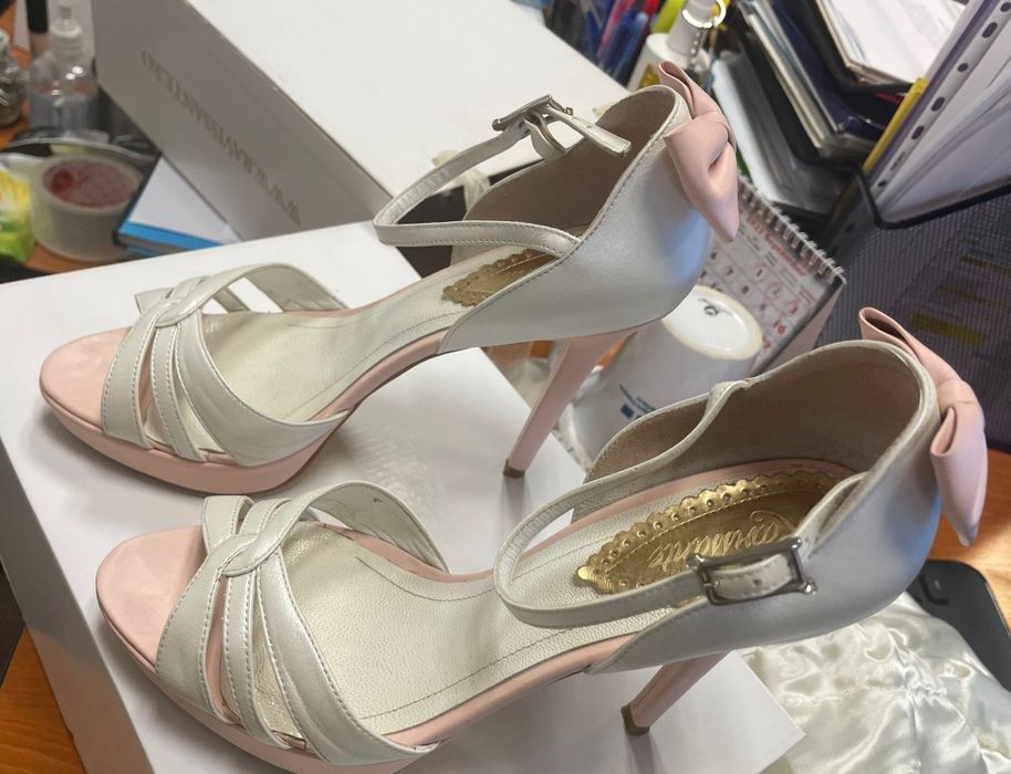 Sandale elegante, cu toc foarte inalt, pentru ocazii