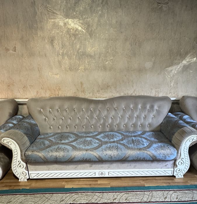 Диван и два кресла