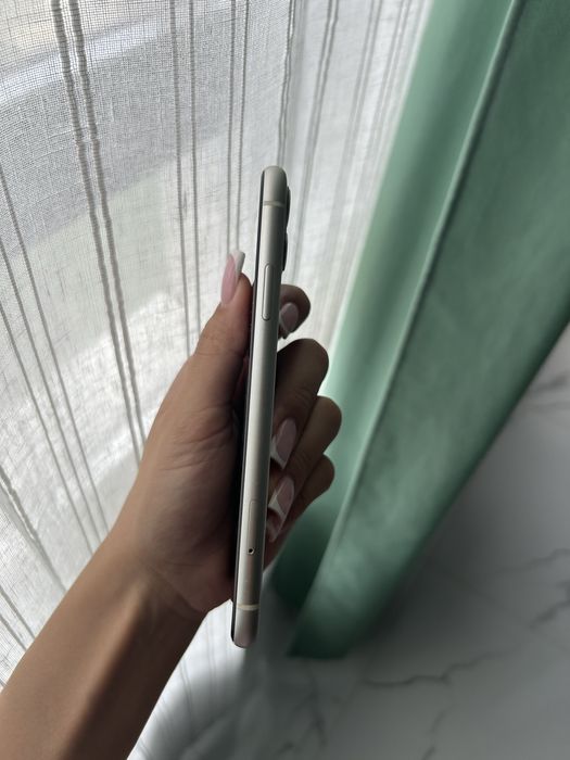 iPhone 11 64GB – Alb – 72% sănătate baterie