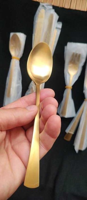 Set tacamuri 6 persoane 30 piese otel culoare  -golt mat .